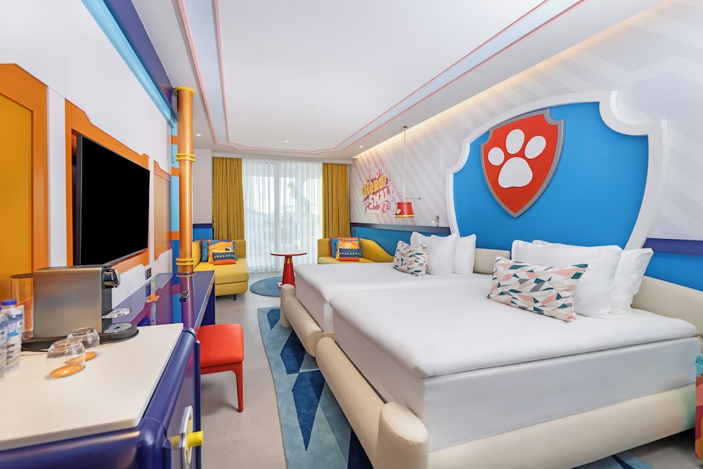 Theme, Deluxe, King Bed