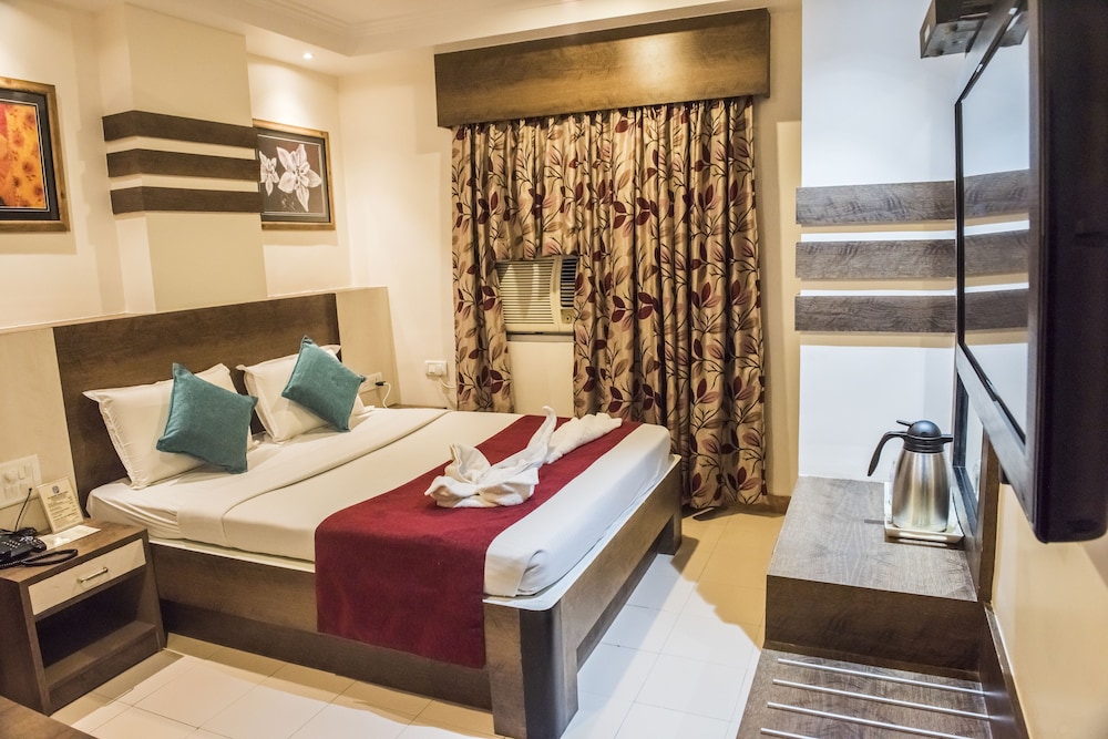 Hotel Pushpak 43/74