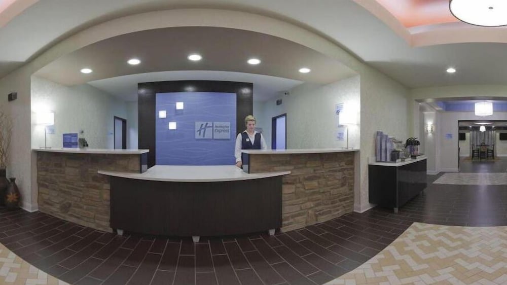 Holiday Inn Express Hotel Suites Fulton 11/51