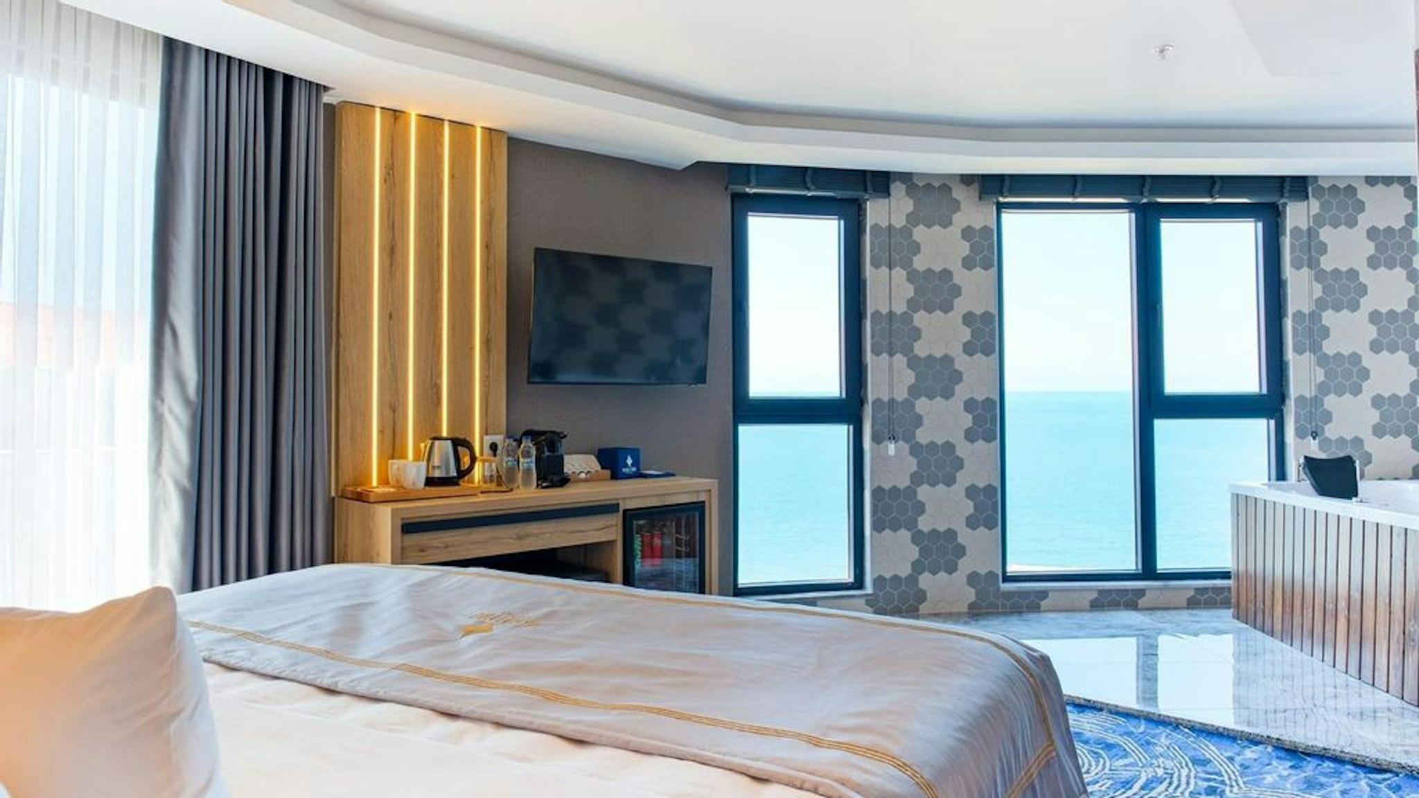 Suite, King Bed, Sea View, Hot Tub