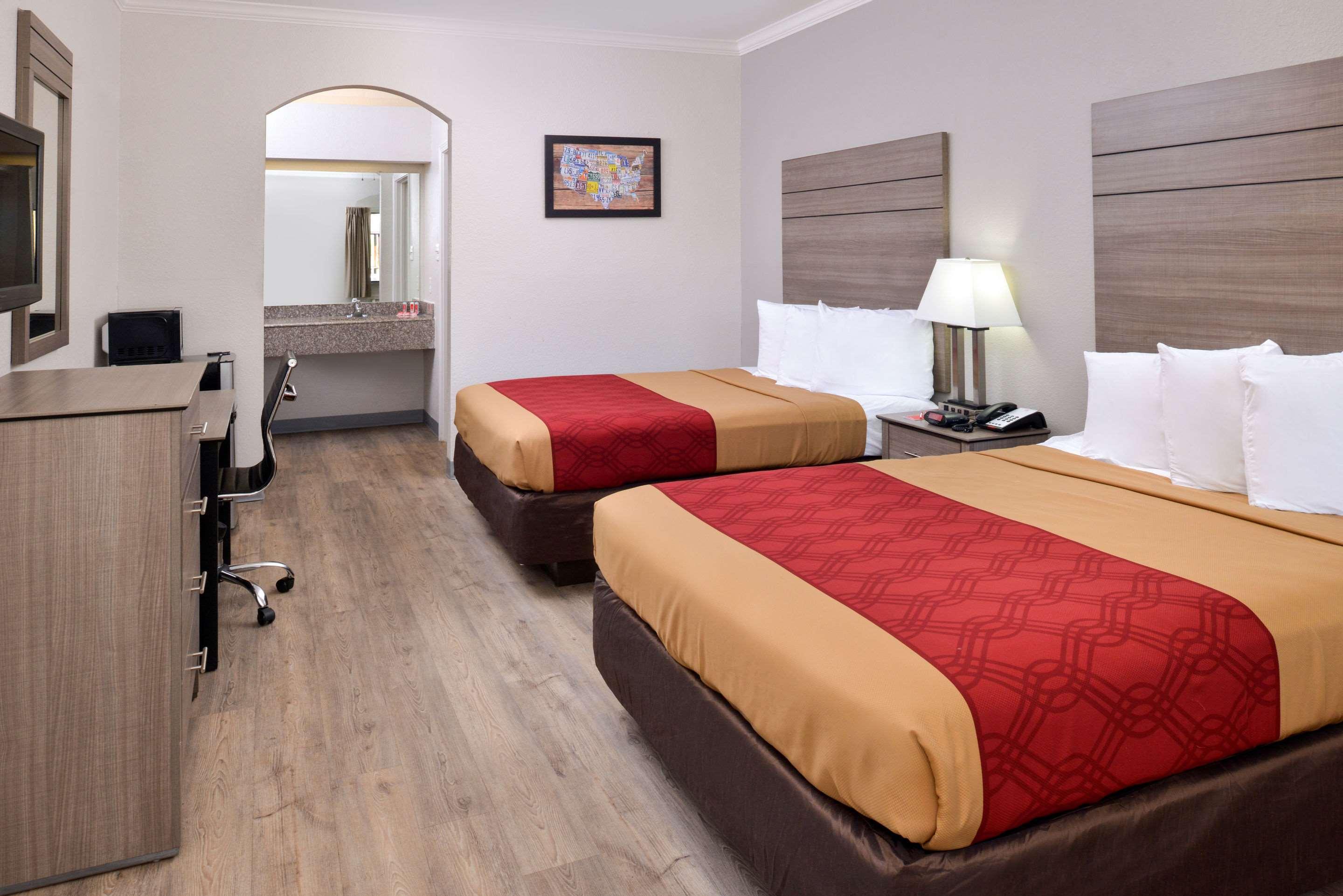 Room, 2 Queen Beds, Smoking