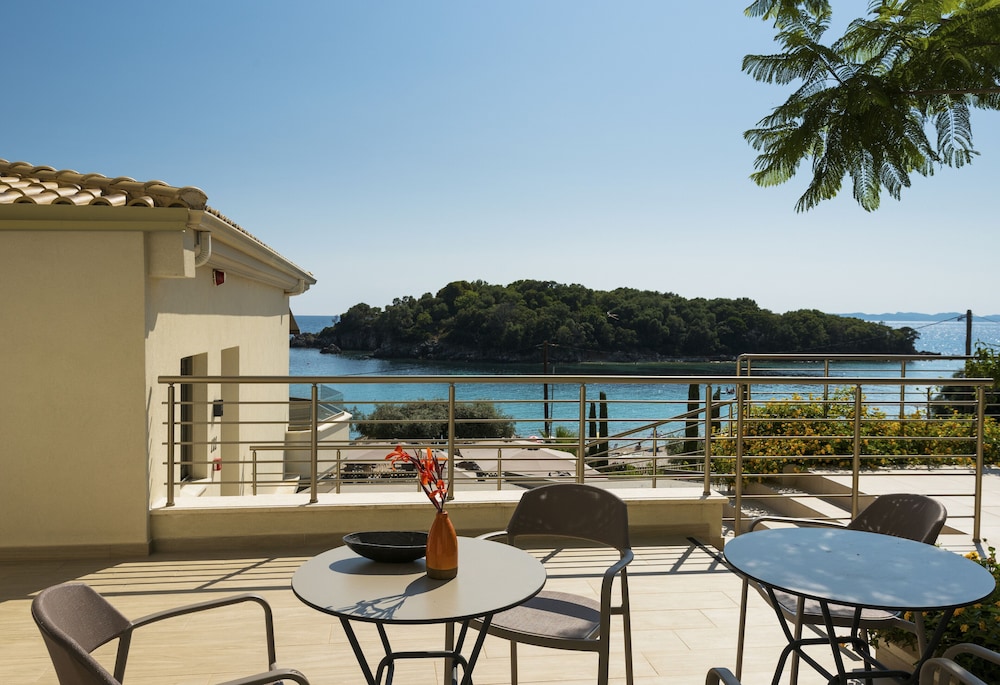 Prima Vista Beachfront Boutique Hotel 40/60