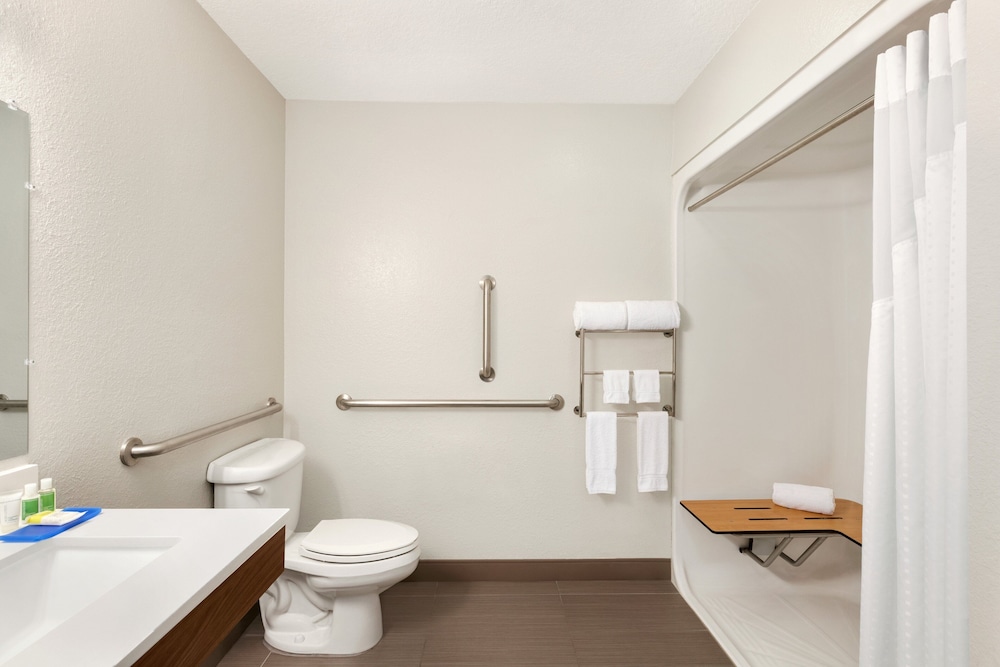 Holiday Inn Express & Suites Pembroke Pines-Sheridan St 51/54