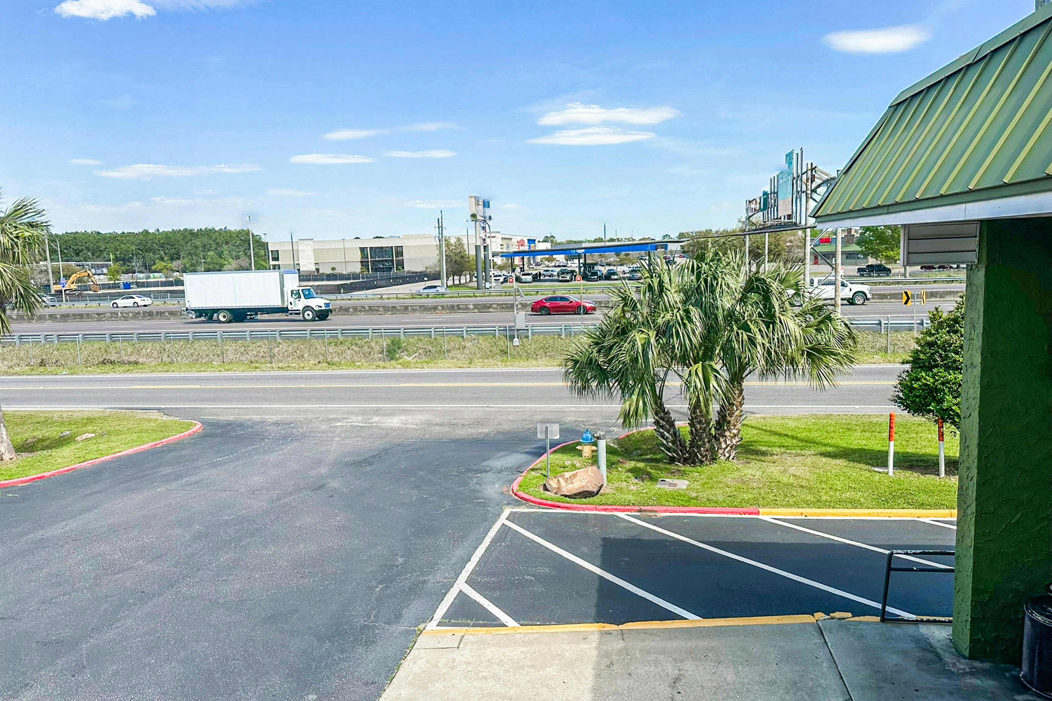 OYO Hotel Mobile AL I-65 at Airport Blvd 43/67