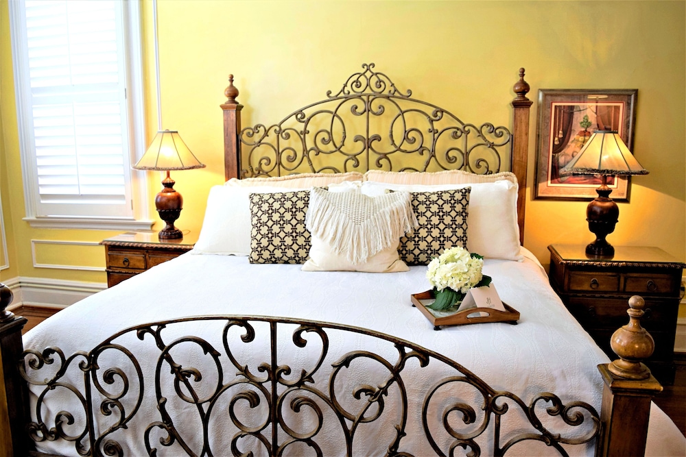 JH Adams Inn, Trademark Collection by Wyndham 23/78