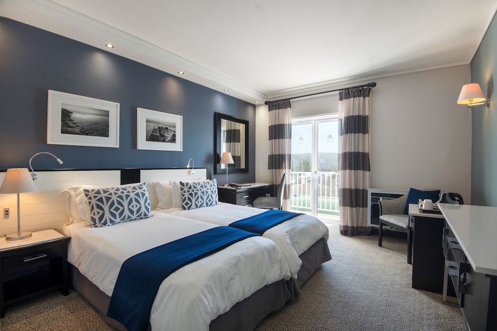 Family, Twin Beds, Sofa