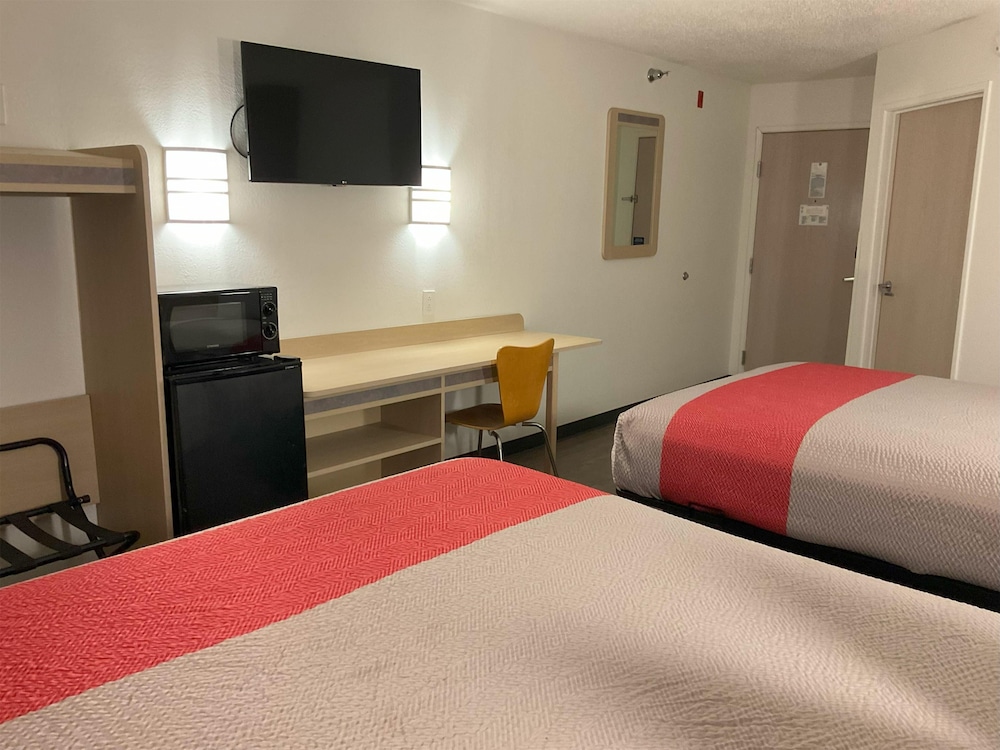 Motel6 Pearl, MS - Jackson Airport 18/30