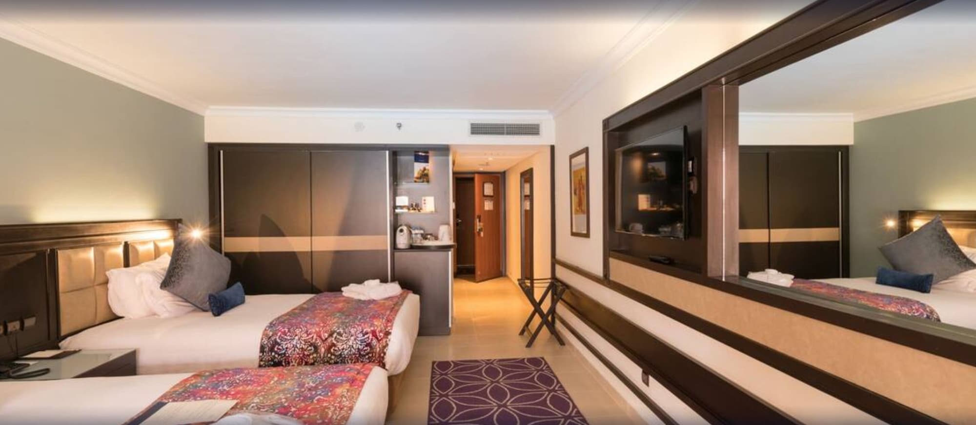 Deluxe room twin beds DLT