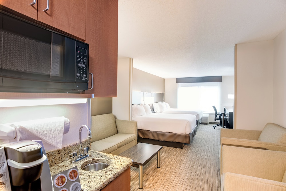 Holiday Inn Express Hotel & Suites Bethlehem 32/72