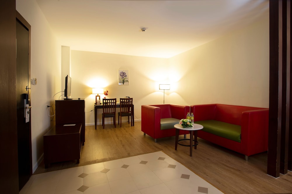 Golden Crown Grand Hotel 35/50