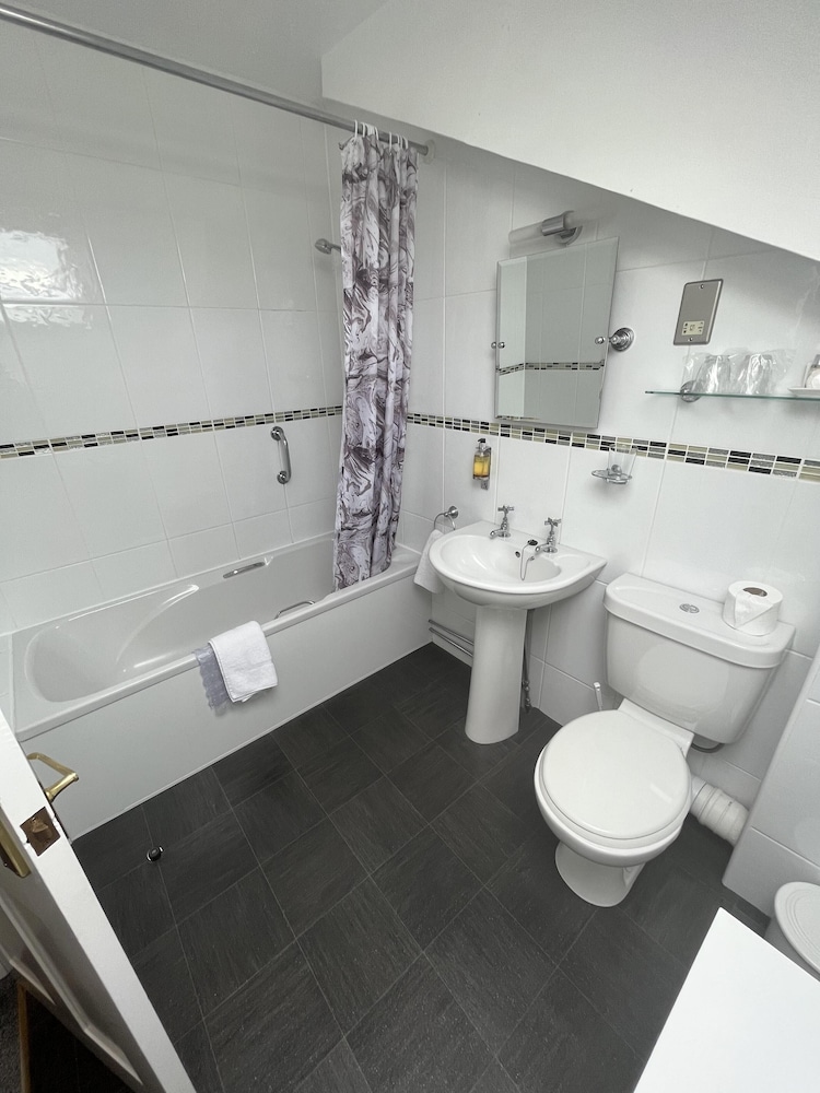 Bryn Derwen Guest House 59/60