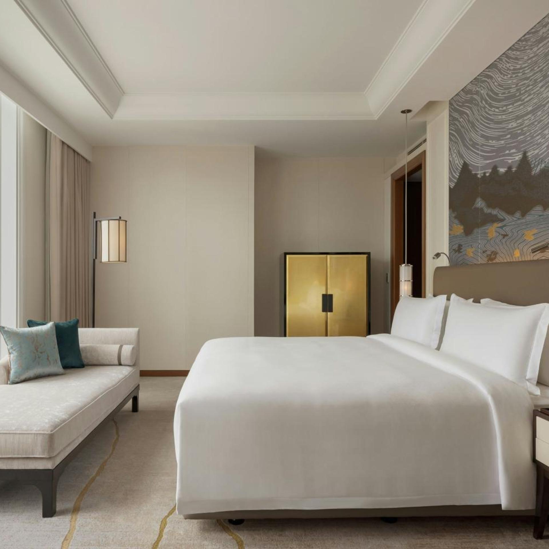 Grand, Deluxe, King Bed, Skyline View