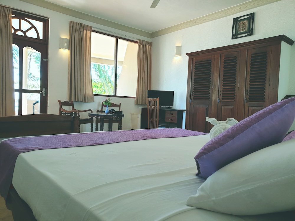Oasey Beach Hotel 20/69