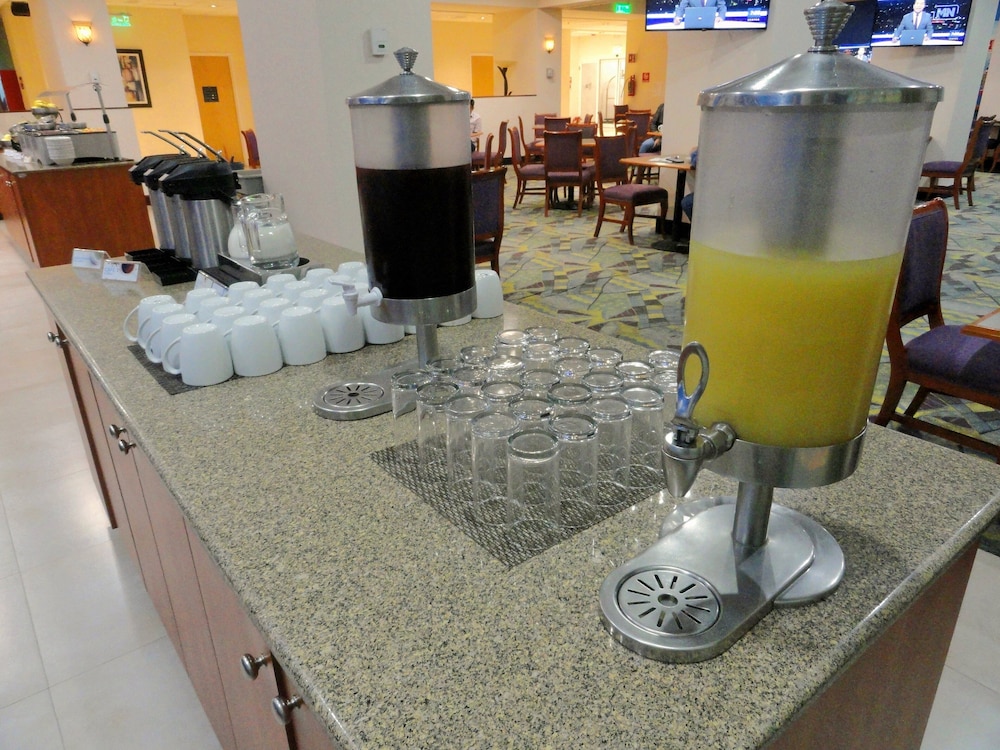 Holiday Inn Express Hotel and Suites Toluca Zona Aeropuerto 41/72