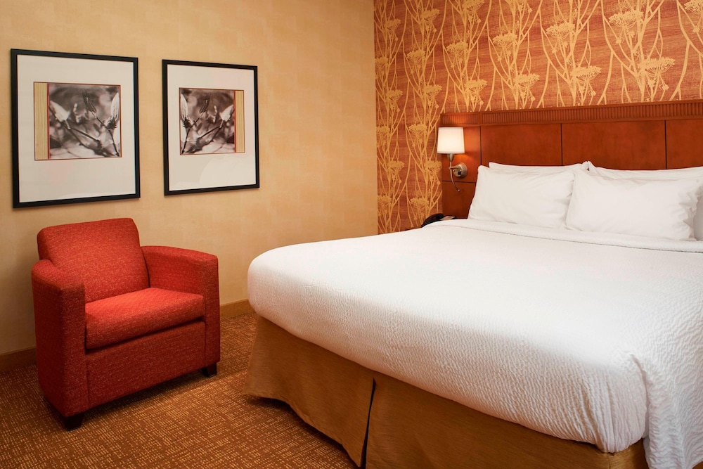 Courtyard Chicago Waukegan/Gurnee 8/42