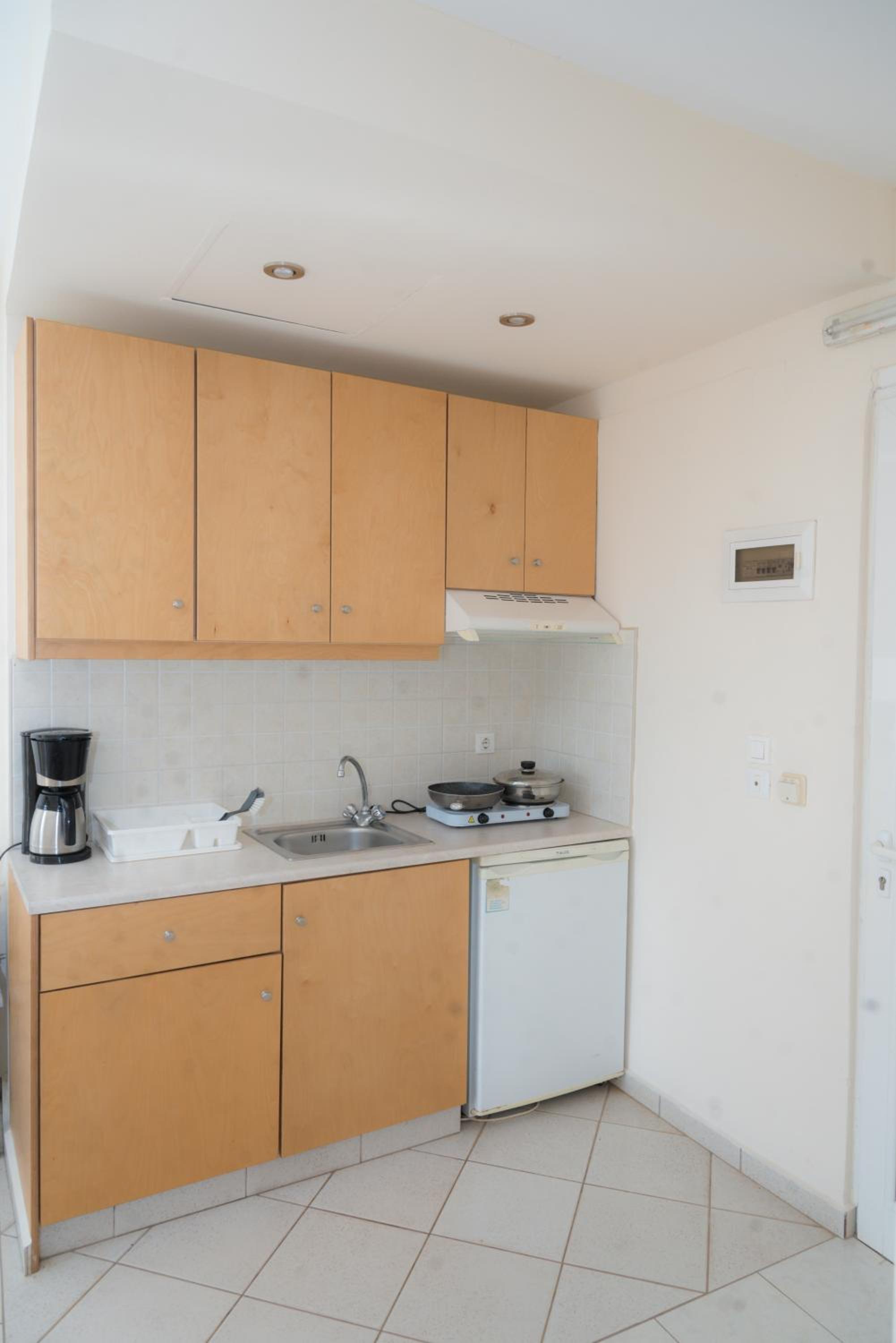 Sunset Studios Apartments 8/50