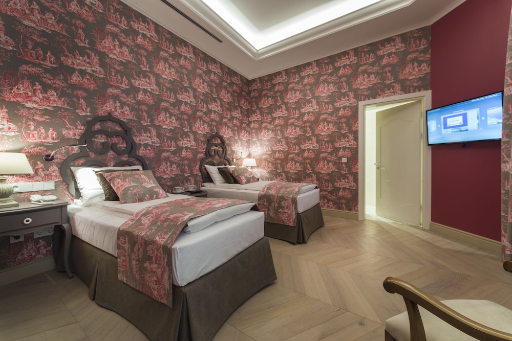 INNER, SPACE, SUPERIOR, TWIN BEDS, WITH VIEW
