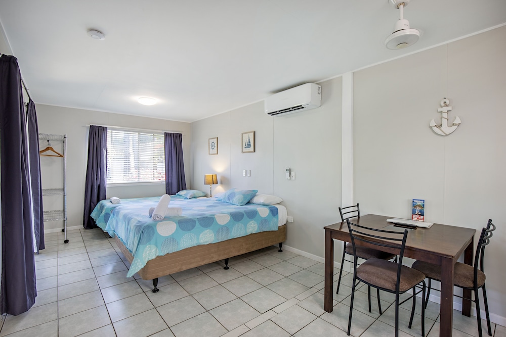 Bush Village Budget Cabins 31/73