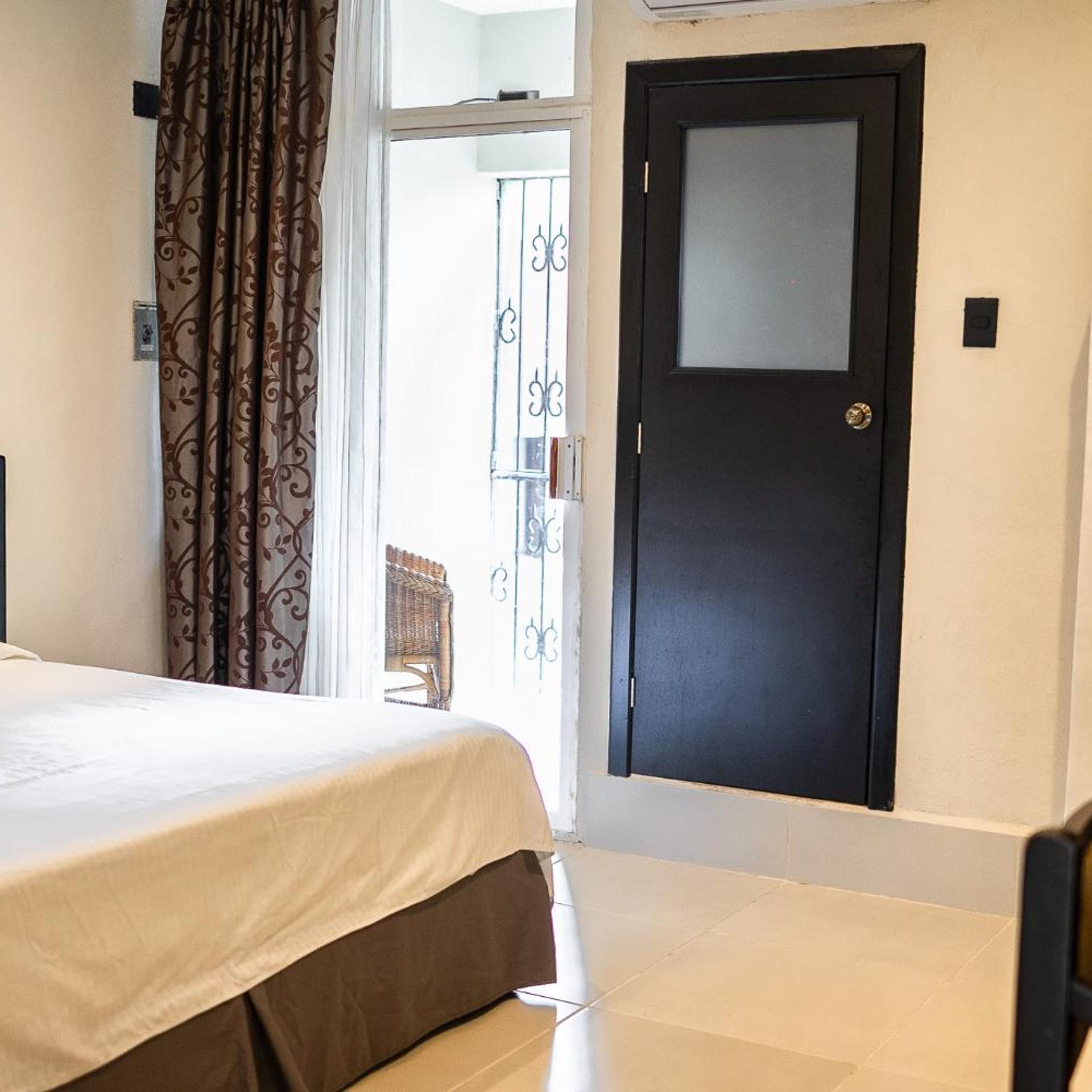 غرفة بسرير كينج بشرفة، SUITE HOTEL MARIA DE LA LUZ 6/10