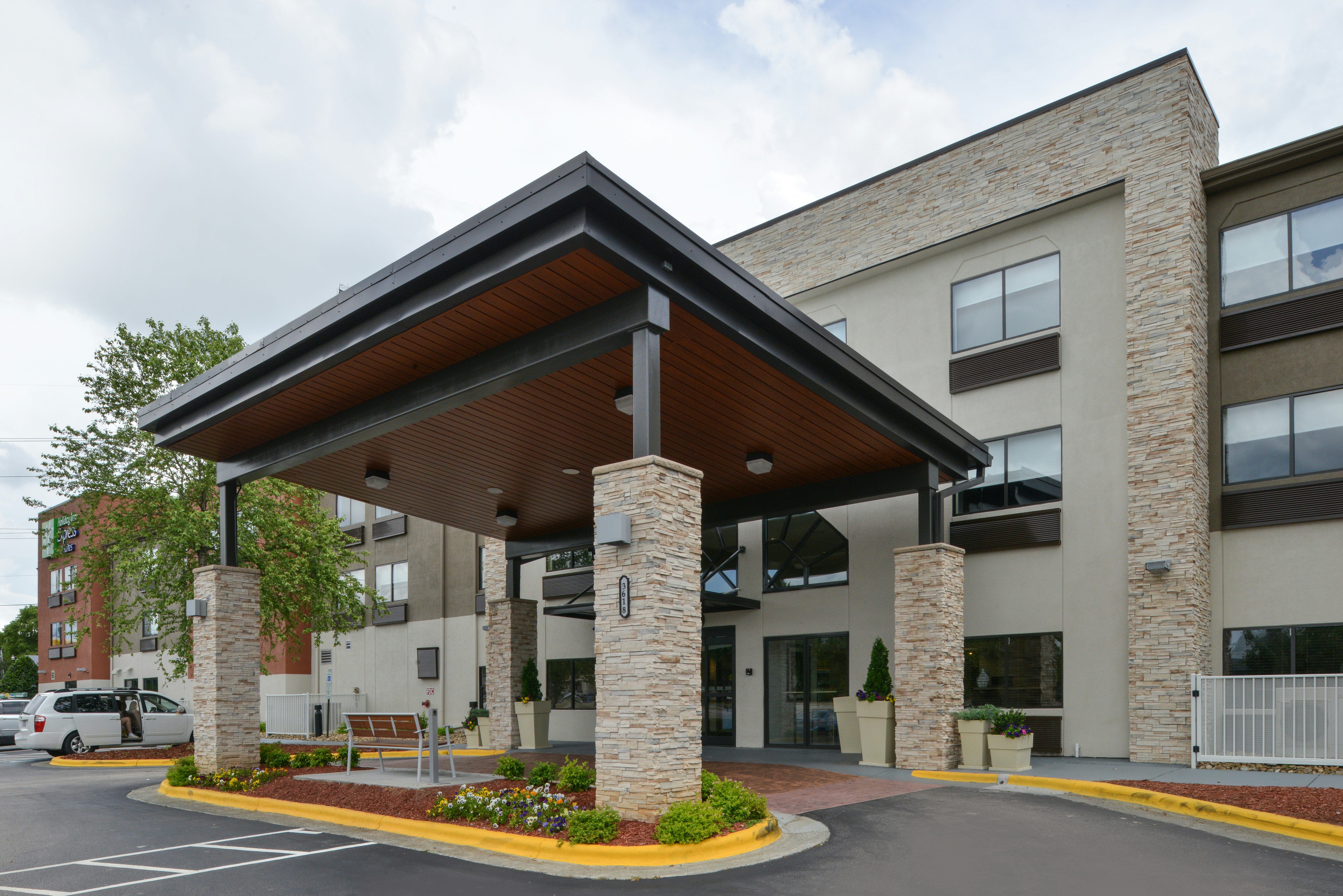 Holiday Inn Express Suites Raleigh Ne Medical Ctr Area 70/74