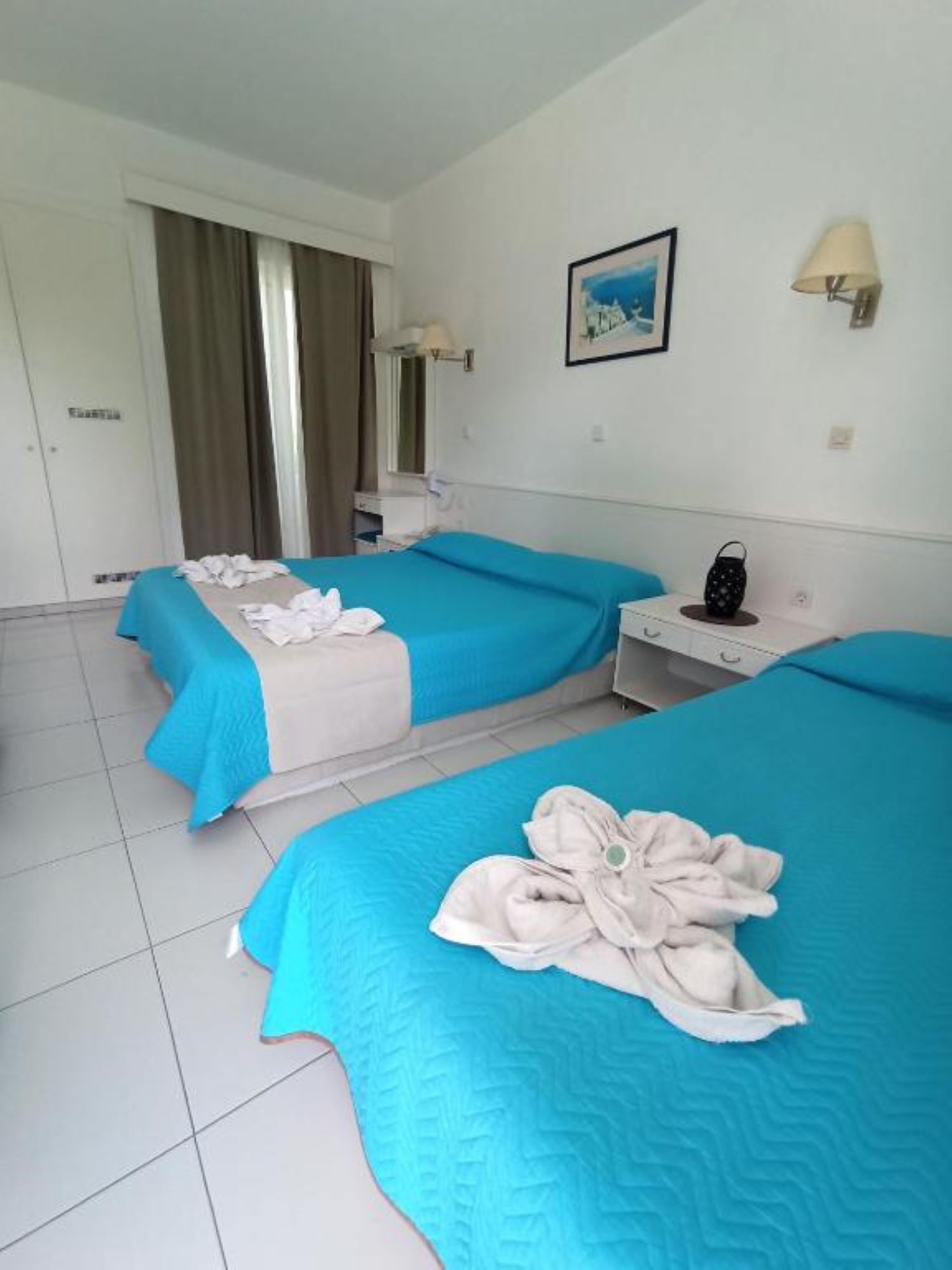 ROOM, DOUBLE OR TWIN BED
