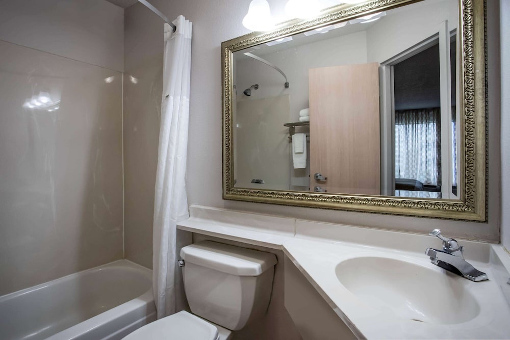 Travelodge By Wyndham Fort Wayne North 29/38
