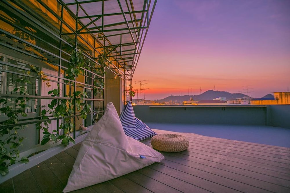 Chedi View Hostel & Rooftop Bar 15/19