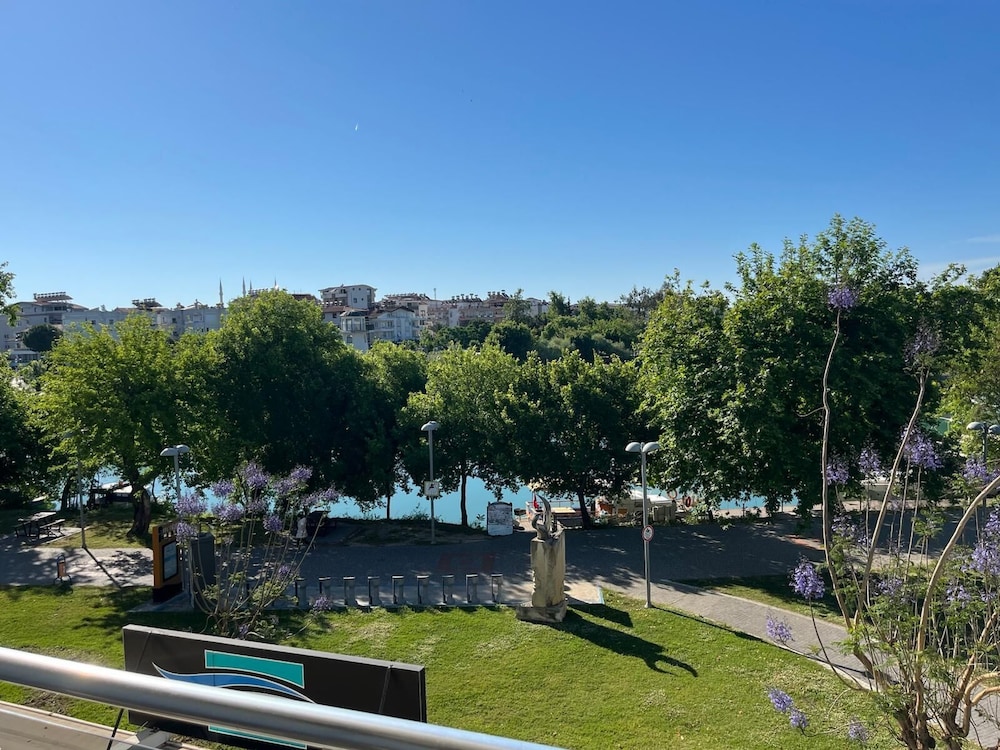 River Suite Hotel 23/24