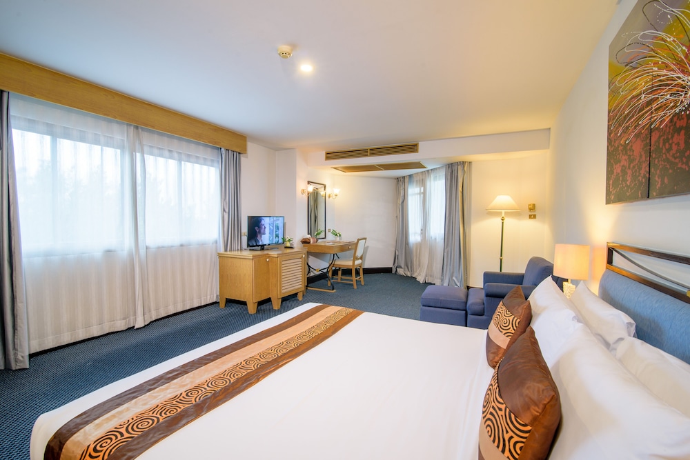 Gold, Two Suites, Twin Beds, with View