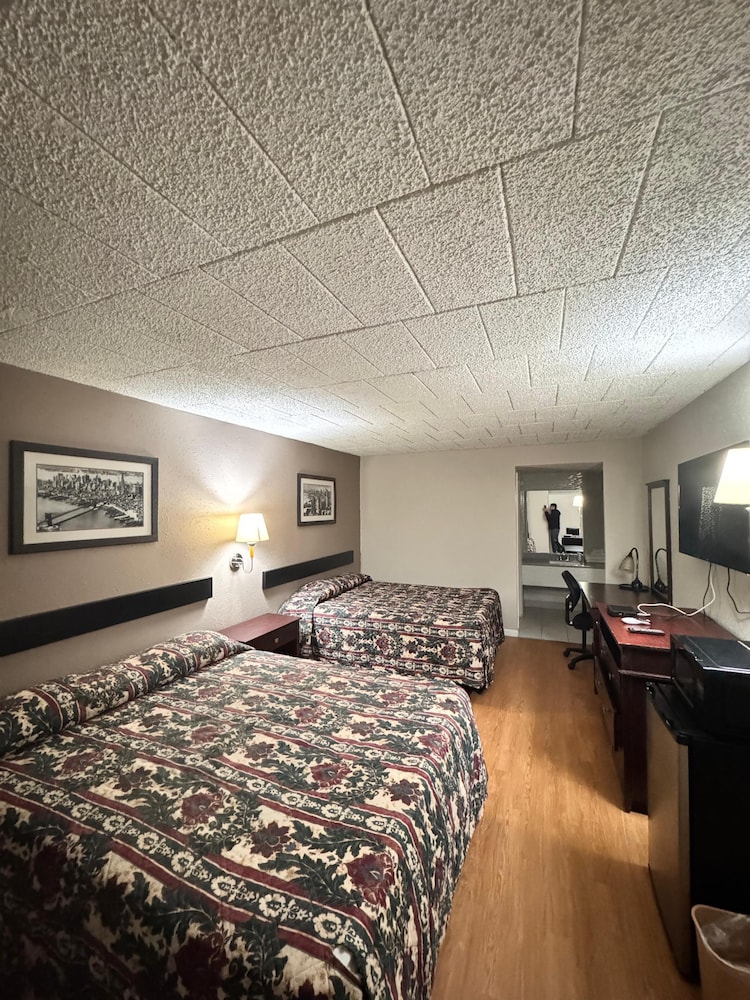 Executive Inn Coopersburg 16/33
