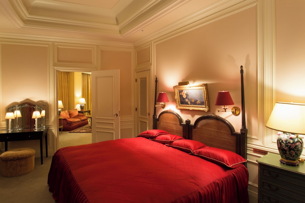 ROYAL, SUITE, KING BED, SEA SIDE