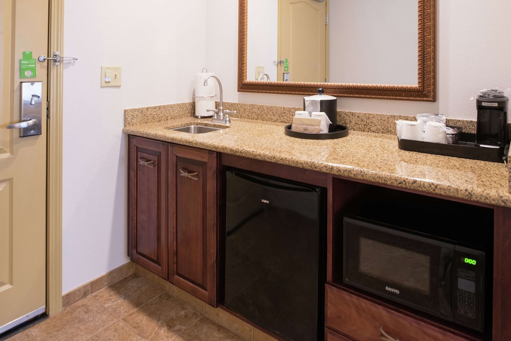 Hampton Inn & Suites Rifle 9/49