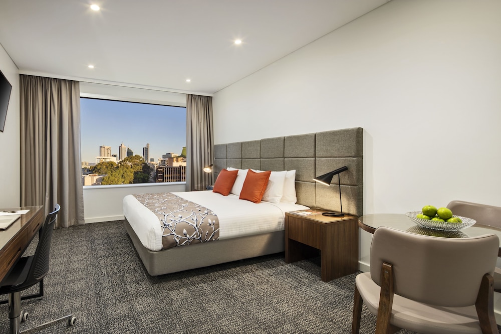 STUDIO, KING BED
