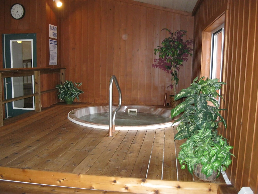 Cedar Hill Lodge 38/64
