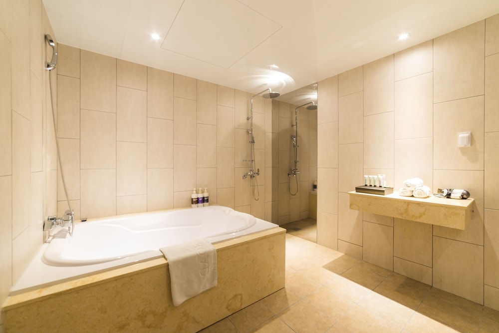 Reborn Suwon Silkroad Hotel 15/35