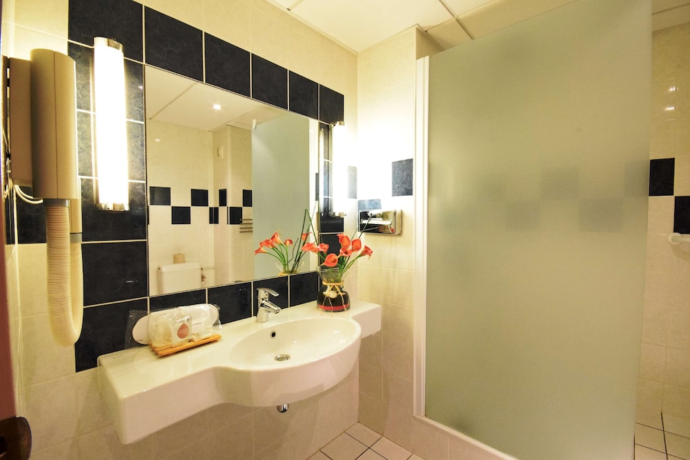 KYRIAD PRESTIGE BORDEAUX OUEST - MERIGNAC 10/60