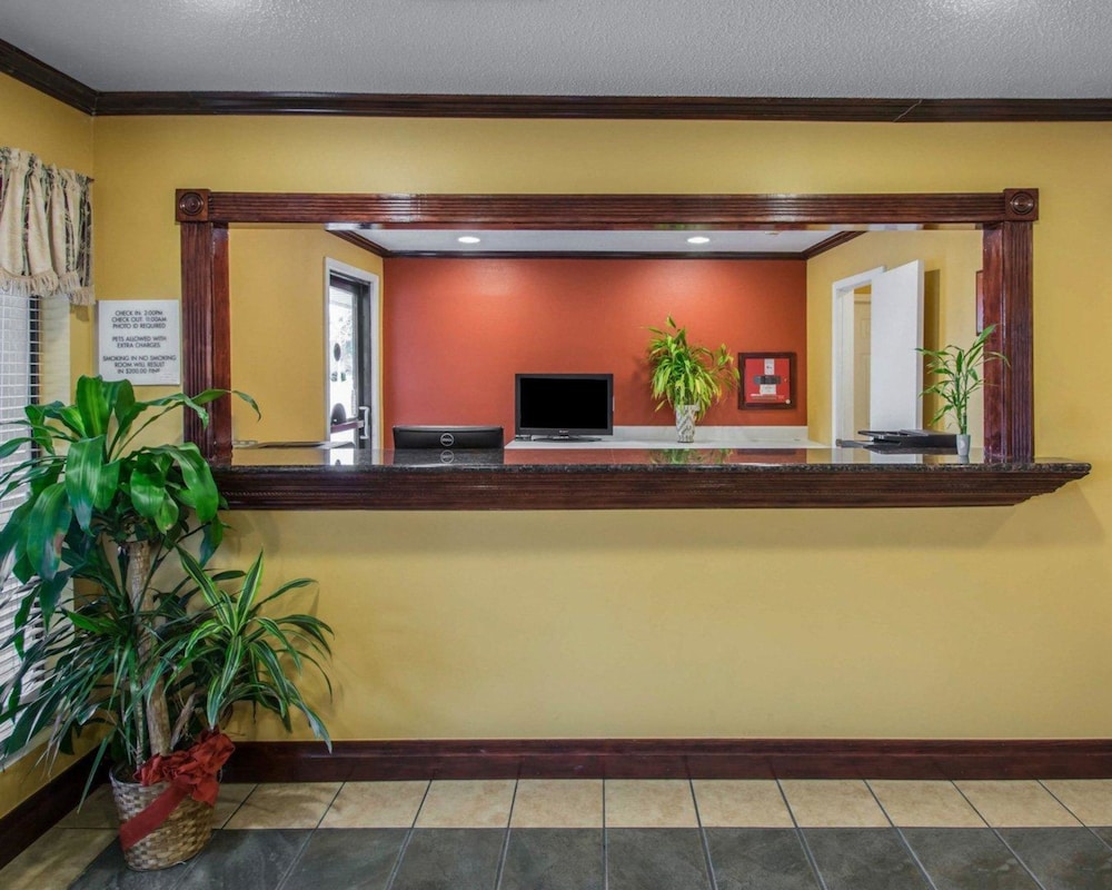 Econo Lodge Defuniak Springs I-10 12/31