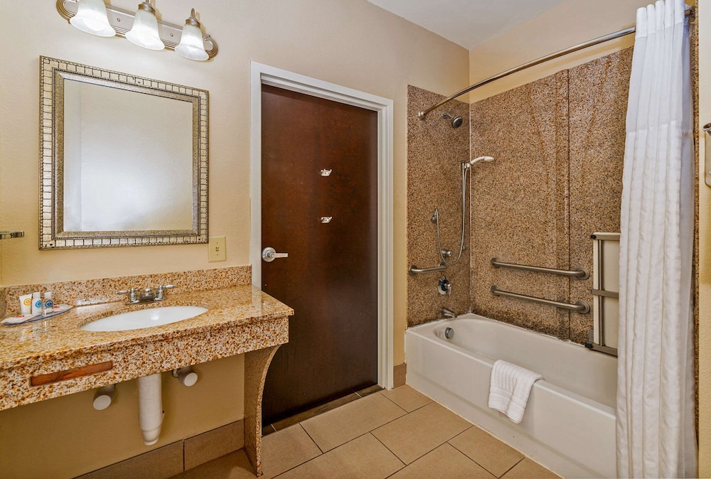 Comfort Inn & Suites Augusta West Near Fort Gordon 20/49