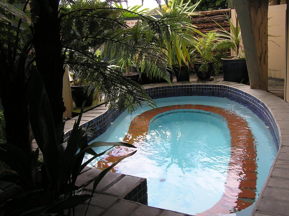 AMBASSADOR THERMAL MOTEL 1/28