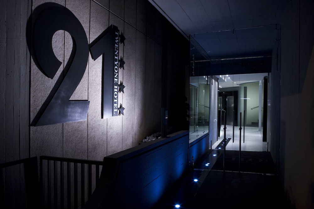 Twentyone Hotel 31/56