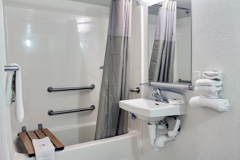 غرفة ديلوكس بسرير كوين، Motel6 San Luis Obispo, CA - South 6/6