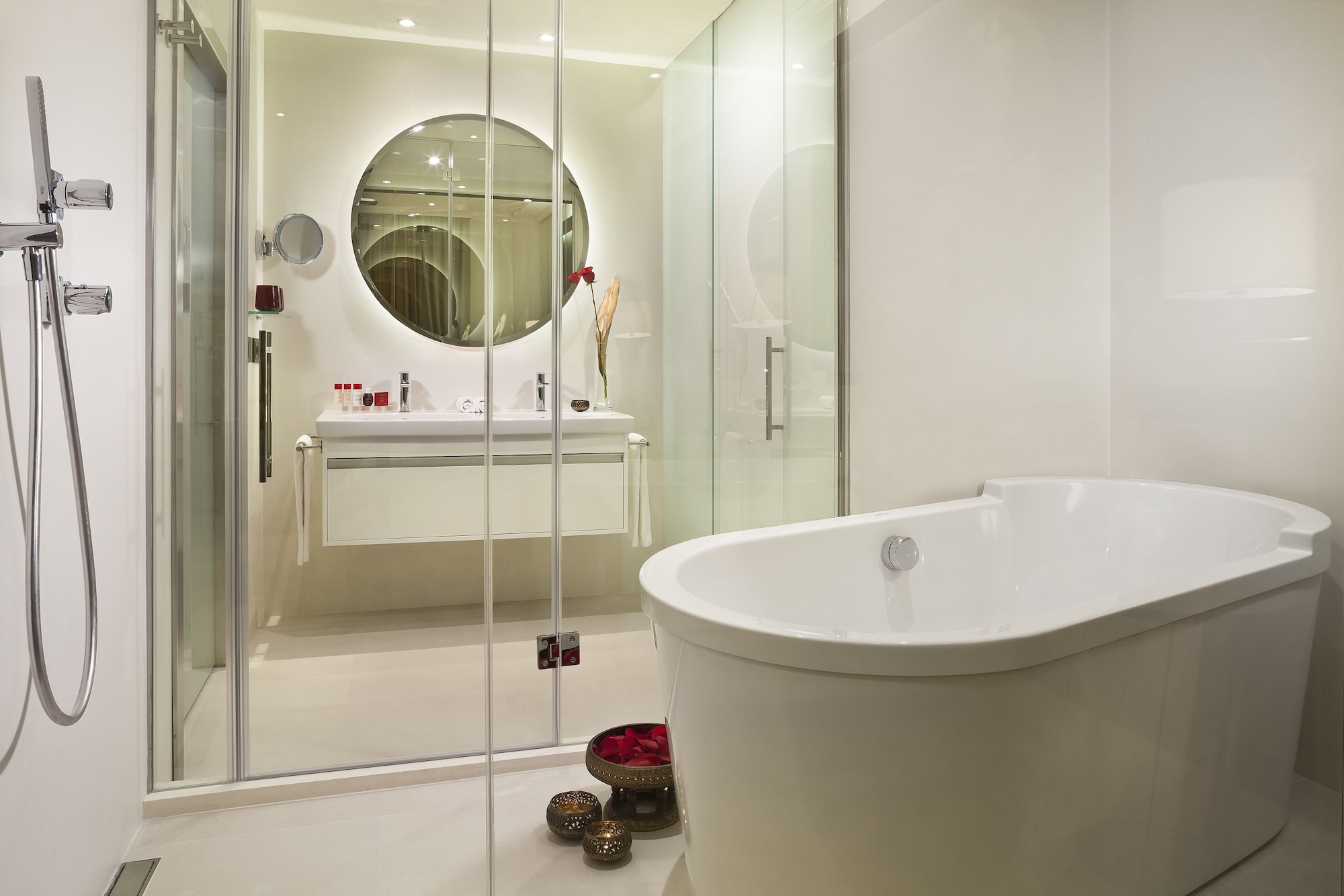 Red Level, Junior Suite, King Bed, Palacio de Los Duques Gran Melia 6/7