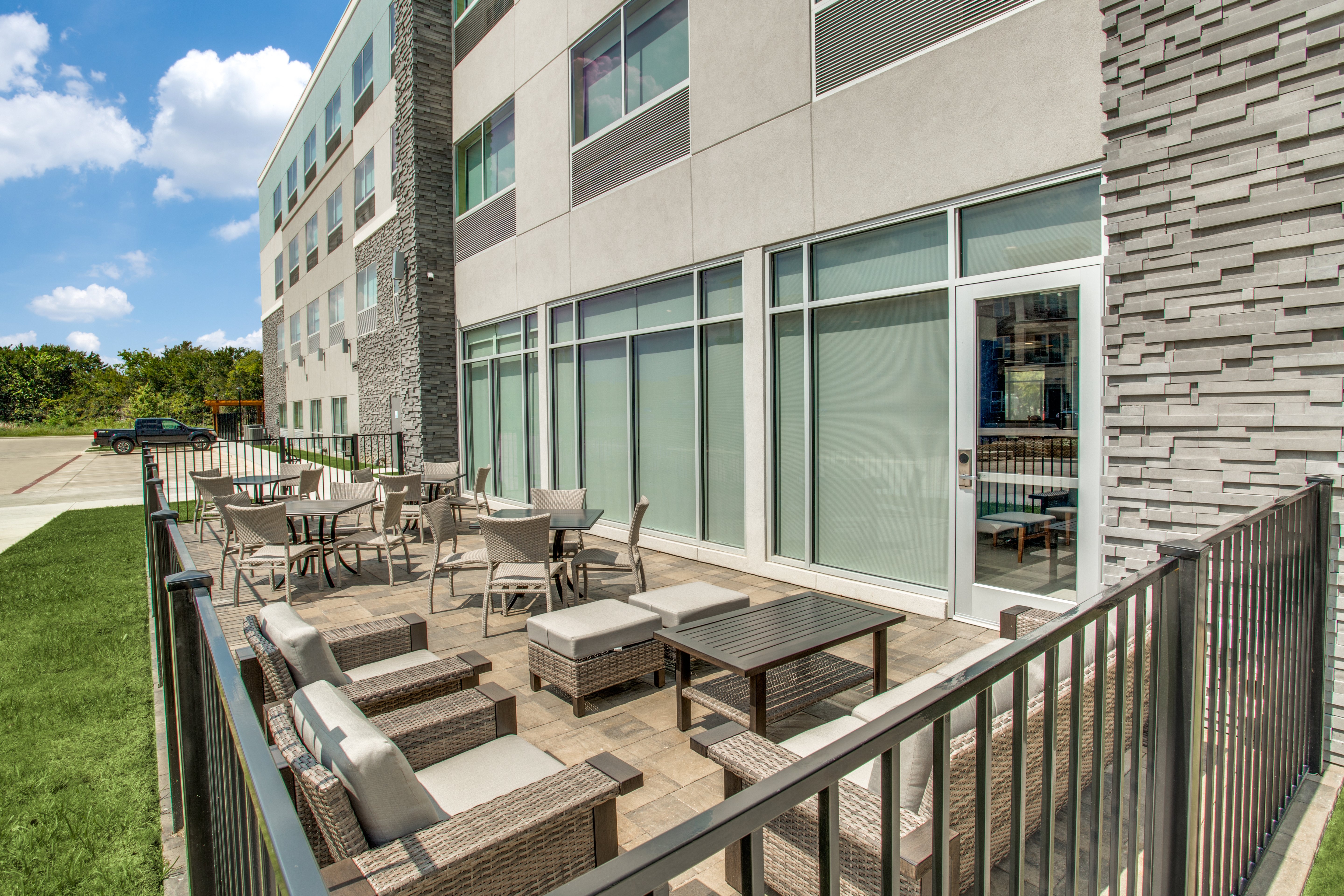 Holiday Inn Express and Suites Denton South 63/71
