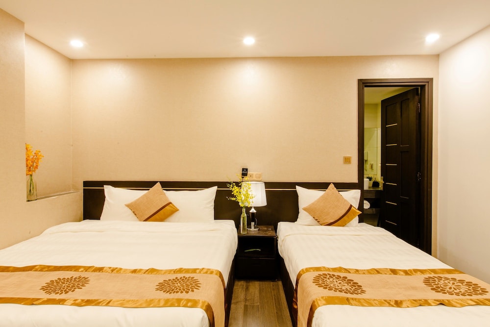 DELUXE, KING BED