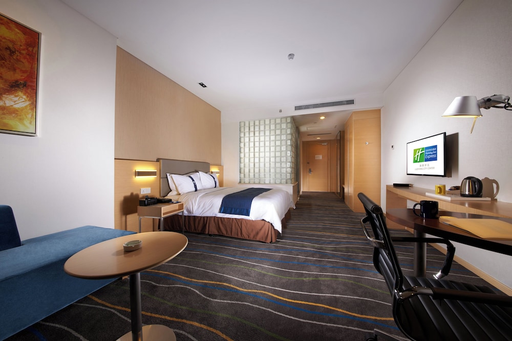 Holiday Inn Express Luoyang City Center 33/72