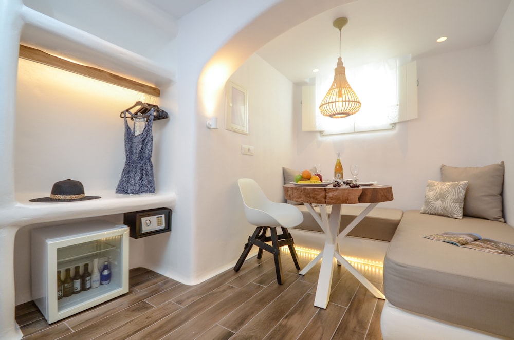 Naxos Island Escape Suites 50/71