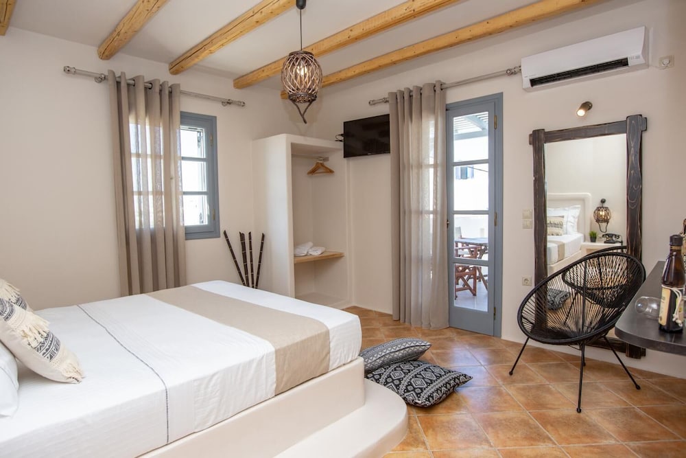 Ampelos Inn 9/47