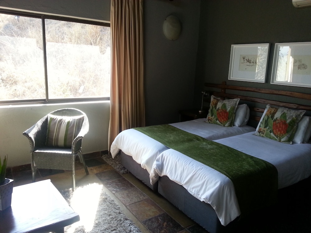 Ebundu Lodge 12/79
