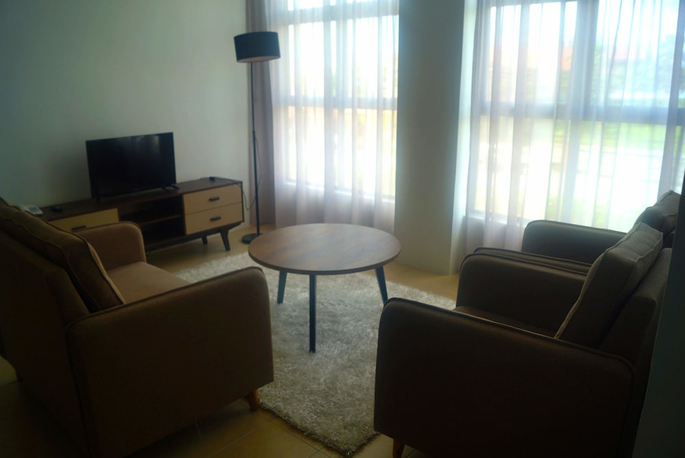 Roxy Hotel Apartment 38/58