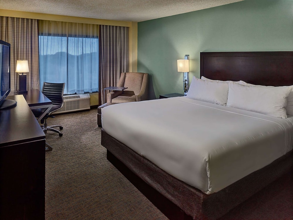 EXECUTIVE, KING BED